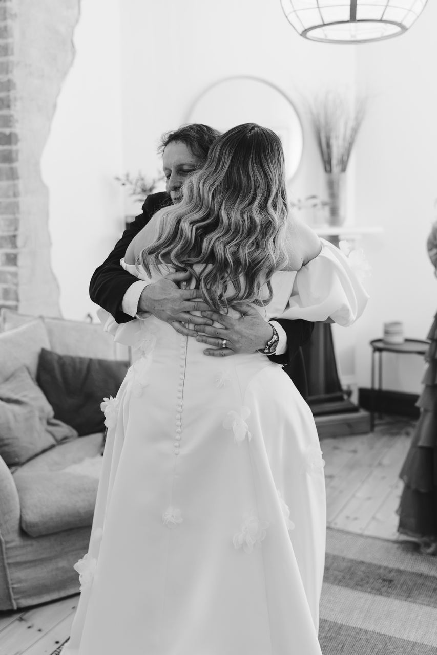 A long hug before the ceremony