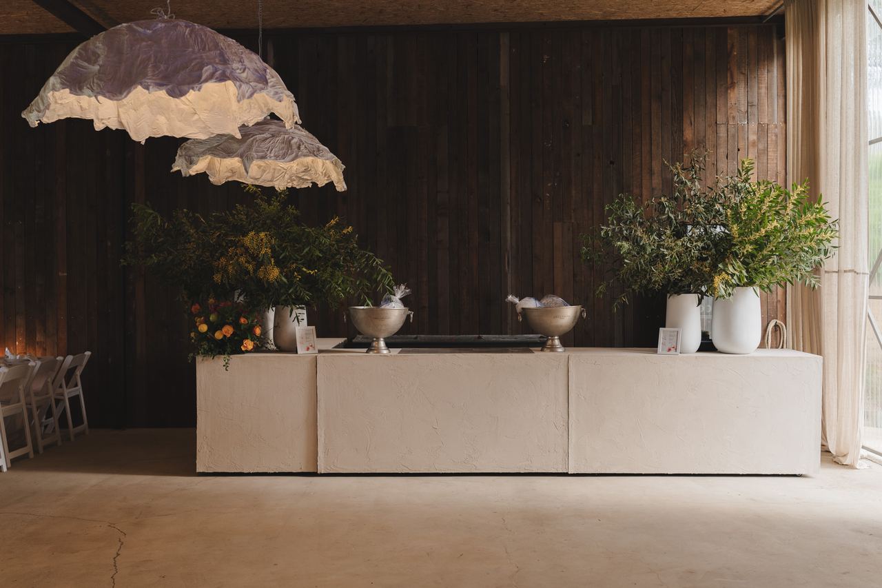 The bar dressed with flowers in the barn